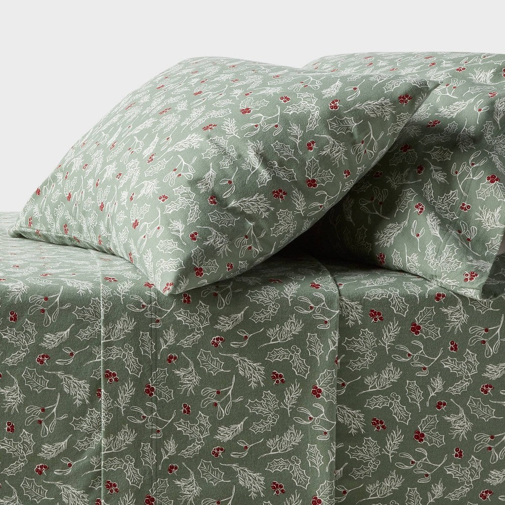 Queen Ultra Soft Holiday Flannel Sheet Set Green Holly - Threshold