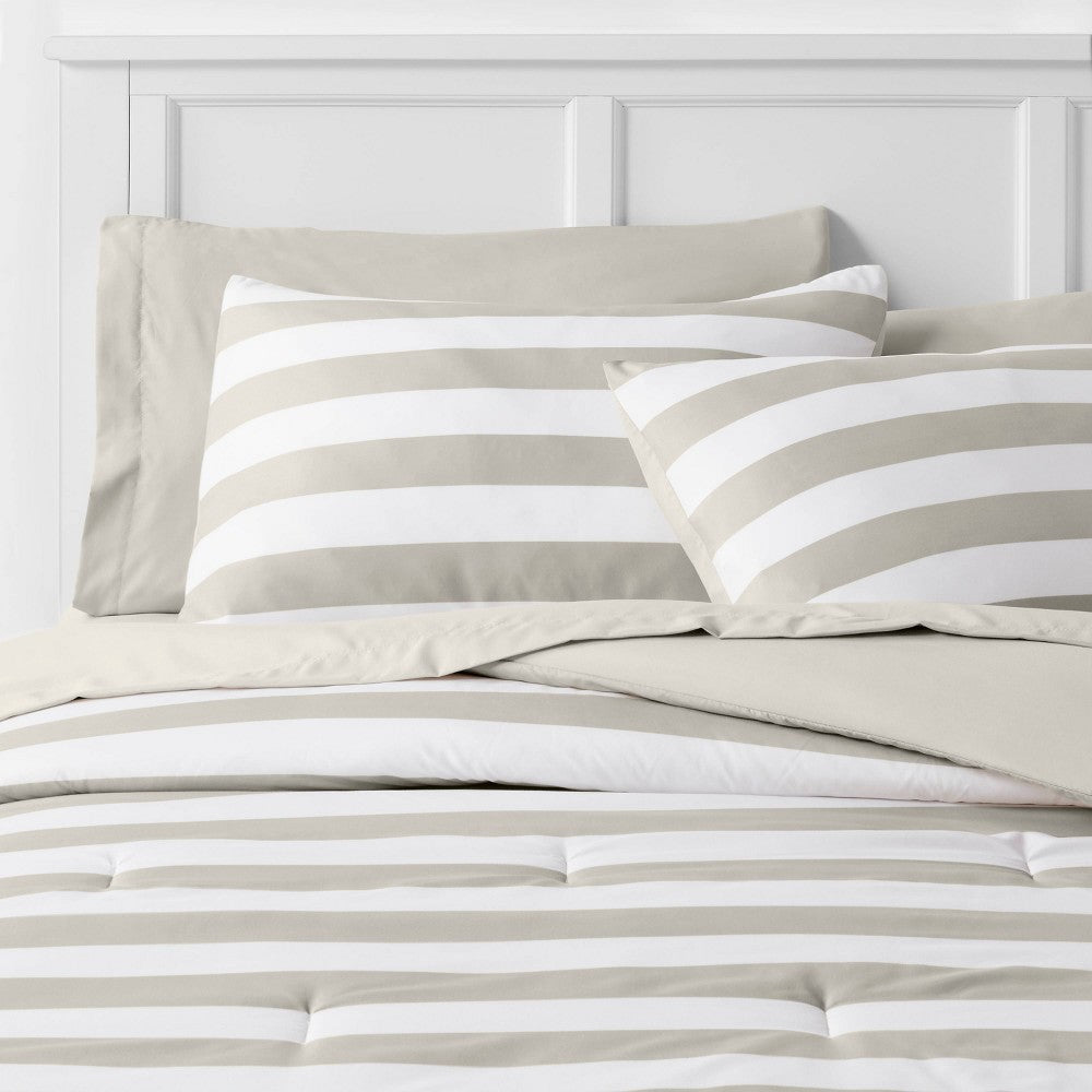 5pc Comforter & Sheets Set Stripe - Room Essentials