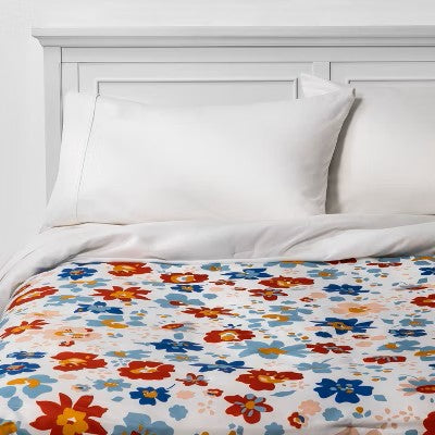 Multi Floral to White Reversible RE Microfiber Floral Print F/Q Comforter - Room Essentials