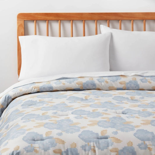 Full/Queen Microfiber Comforter Reversible Light Blue Floral - Room Essentials™