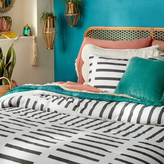 Twin /Twin XL Dash Print Comforter & Sham Set White/Black Opalhouse